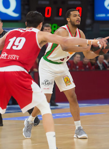 Sexta victoria consecutiva del Baskonia en Liga Endesa (82-71)
