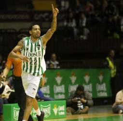 Clara victoria de Coosur Real Betis y brillante debut de Green (79-66)