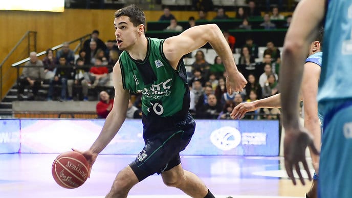 Victoria plácida de la penya contra el equipo colegial, con gran actuación de Abalde (75-58)