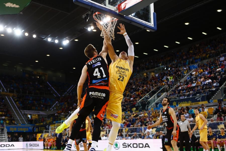 Una gran segunda parte permite al Valencia Basket asaltar el Gran Canaria Arena (68-84)