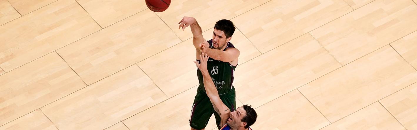 El Unicaja arrolla al Mornar Bar desde el perímetro (98-72)