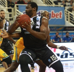 Casi pleno español. No hay quien pare al Valencia Basket. Quino Colom MVP