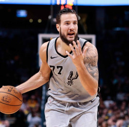 Joffrey Lauvergne sondea volver a Europa