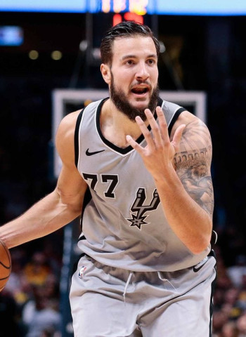 Joffrey Lauvergne sondea volver a Europa
