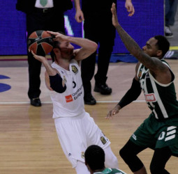 Disfruta de las mejores jugadas del mes de marzo en la EuroLiga