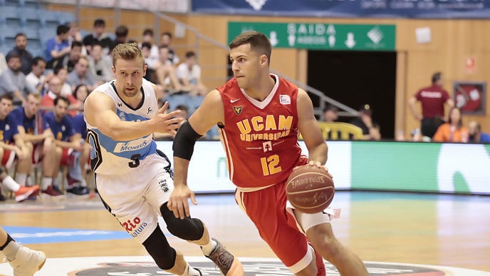 El UCAM Murcia acribilla a triples la resistencia del Rio Natura Monbus (78-86)