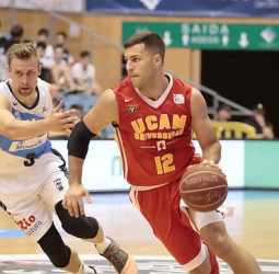 El UCAM Murcia acribilla a triples la resistencia del Rio Natura Monbus (78-86)