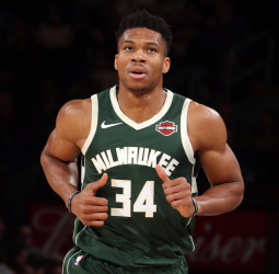 Antetokounmpo entra en un selecto club tras ganar el premio a mejor defensor de la NBA