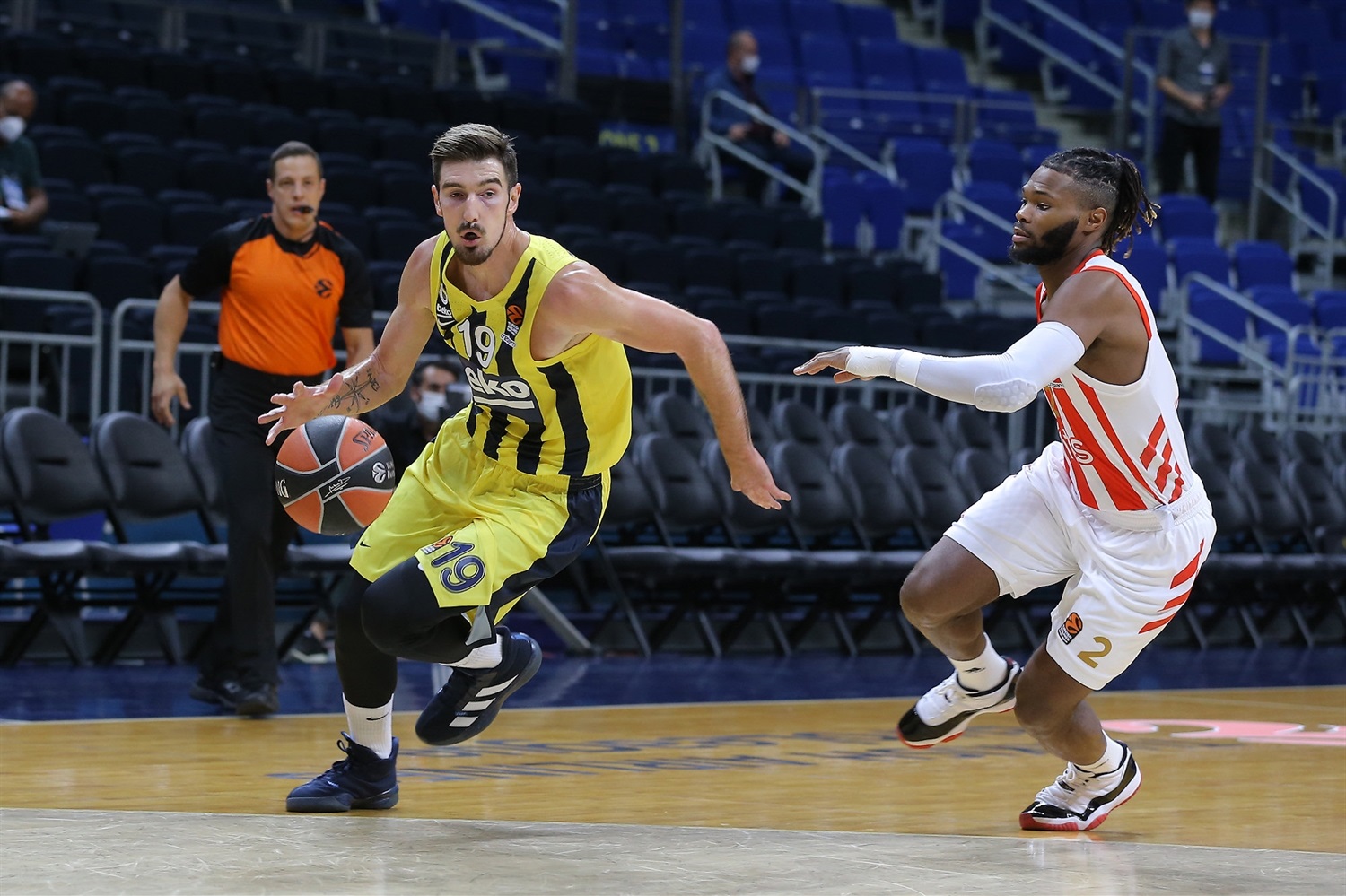 El Fenerbahce, superior al Estrella Roja (77-63)