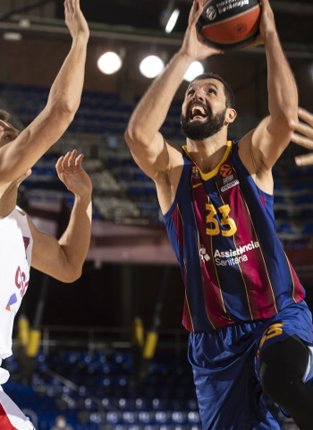 El Barcelona vence al CSKA Moscú al ritmo de Davies, Mirotic y Abrines (76-66)