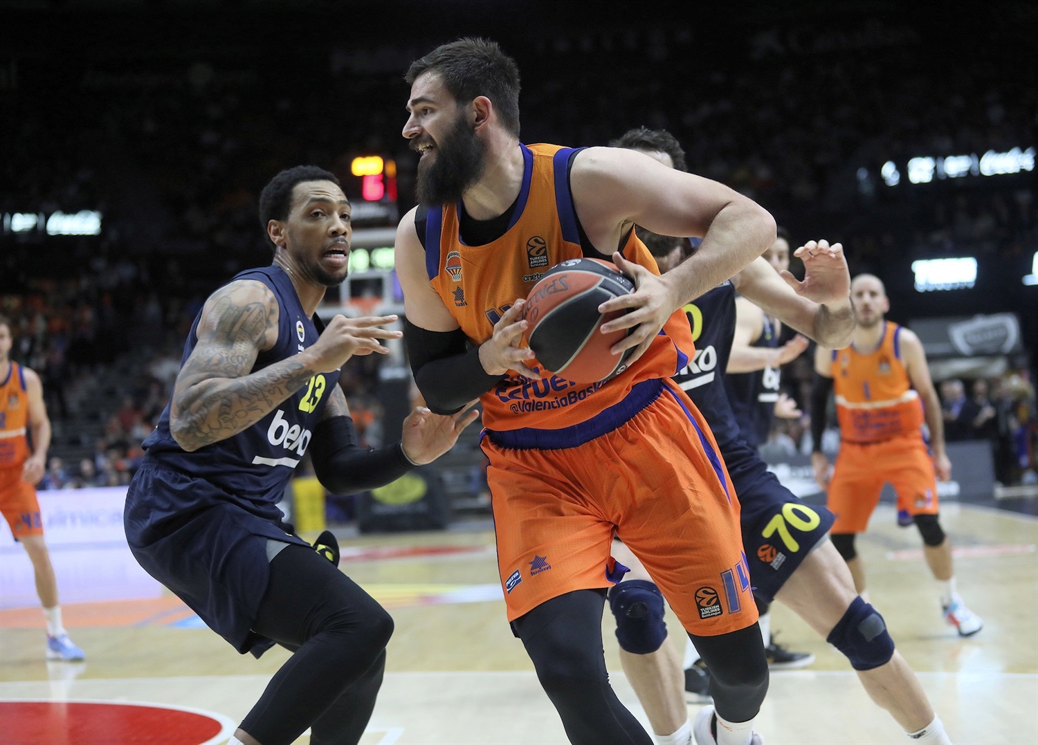 Anadolu Efes, Real Madrid y Valencia Basket pagarán los salarios íntegros de sus jugadores