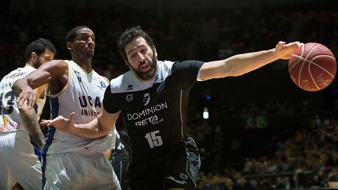 El UCAM Murcia sigue sin conocer la victoria en Miribilla (90-79)