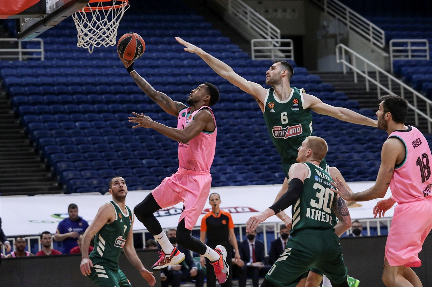 Mirotic supera la pegada de Hezonja recién llegado al Panathinaikos (77-85)