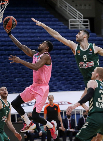 Mirotic supera la pegada de Hezonja recién llegado al Panathinaikos (77-85)