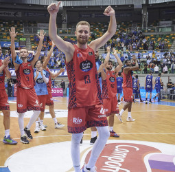 El Río Breogán vuelve a enamorar en Burgos (62-87)