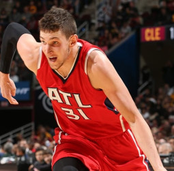 El ex Obradoiro Mike Muscala jugará dos temporadas más en los Atlanta Hawks