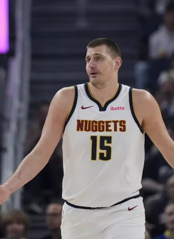 Los Warriors nada pueden hacer ante un Jokic imperial