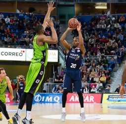 Victoria del Baskonia a ritmo de triple ante GBC (101-79)