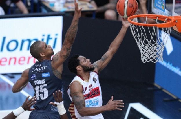 [2-1] El Reyer Venezia toma ventaja en la final al ritmo del Haynes (67-73)