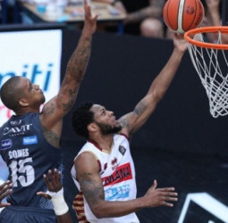 [2-1] El Reyer Venezia toma ventaja en la final al ritmo del Haynes (67-73)
