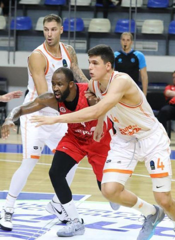Valencia Basket comienza ganando en su regreso a la EuroCup, 64-80