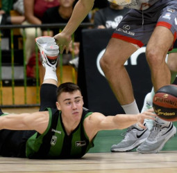 San Pablo Burgos suma su tercera victoria mientras que el Joventut sigue sin conocerla. Gran partido de Clark (74-82)