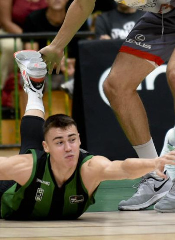 San Pablo Burgos suma su tercera victoria mientras que el Joventut sigue sin conocerla. Gran partido de Clark (74-82)