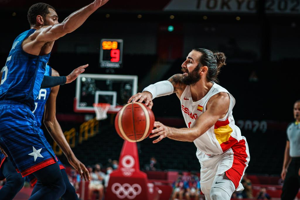 España topa con la mejor versión USA (81-95)