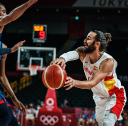 España topa con la mejor versión USA (81-95)