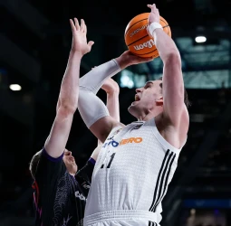 El Real Madrid condena al Covirán Granada y firma una temporada perfecta en casa (79-67)