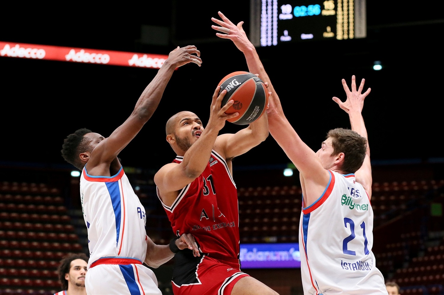 El Armani Milán supera al Anadolu Efes y termina cabeza de serie (98-75)