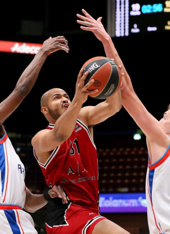 El Armani Milán supera al Anadolu Efes y termina cabeza de serie (98-75)