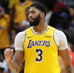 Alarma en los Lakers: Anthony Davis se lesiona en un ojo