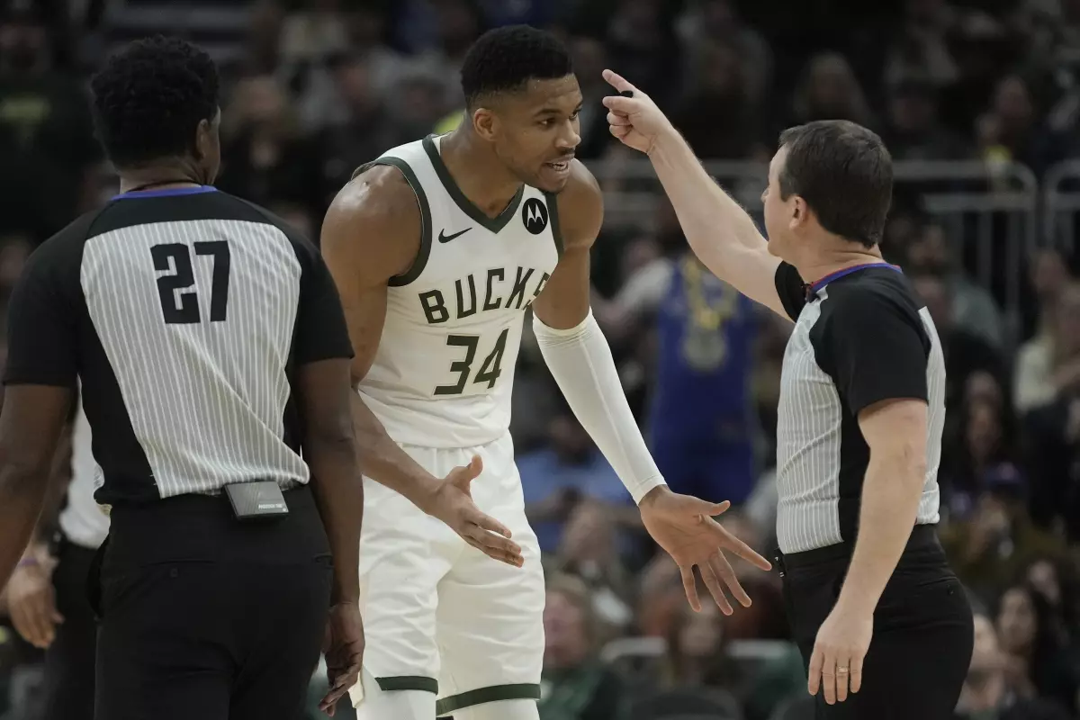 Los Bucks ganan con mucho sufrimiento tras la expulsión de Antetokounmpo