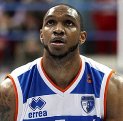 El Maccabi corta a Cedric Simmons