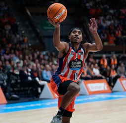 El Leyma Coruña arrolla y pretende que su cancha sea un fortín, 110-86