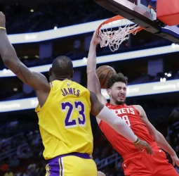 Los Rockets ahondan en el estado inestable de los Lakers
