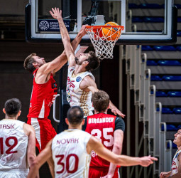 UCAM Murcia muestra su carácter en el momento justo, 78-83