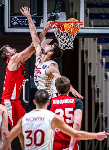 UCAM Murcia muestra su carácter en el momento justo, 78-83