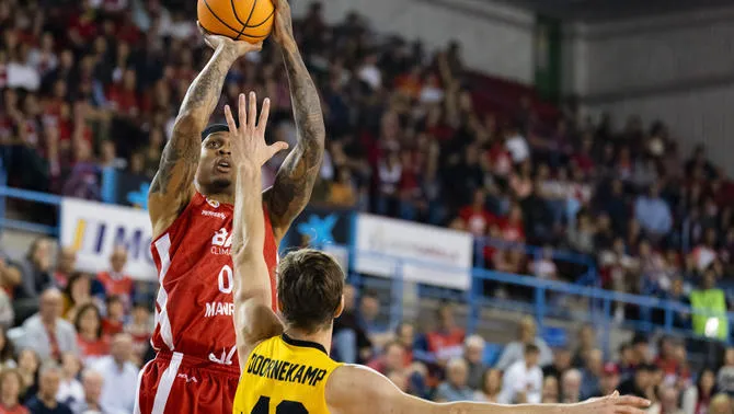 El Baxi Manresa fuerza el tercero, 85-83