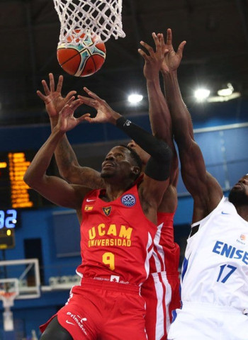 Los tercios tumban a los cosacos en la estepa siberiana (62-68)