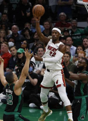 [3-3] Una memorable actuación de Butler fuerza el séptimo (111-103)
