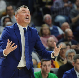 Toronto Raptors habla con Saras Jasikevicius