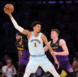 Los Spurs asaltan el feudo angelino, 126-102