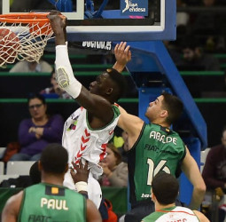 Victoria plácida del Baskonia ante un FIATC Joventut que languidece jornada tras jornada (68-89)