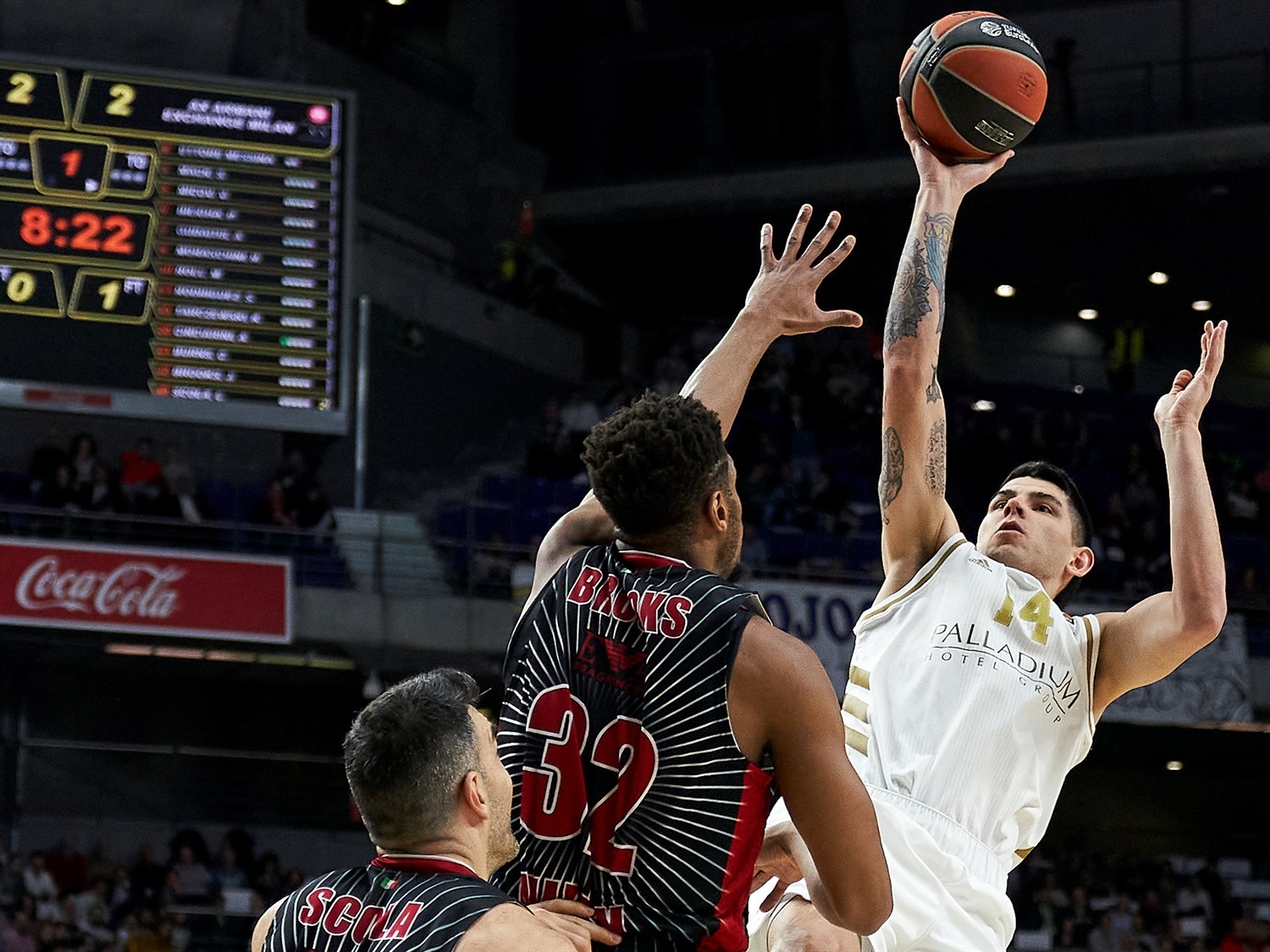 Gabriel Deck presiona con la NBA para renovar con el Real Madrid