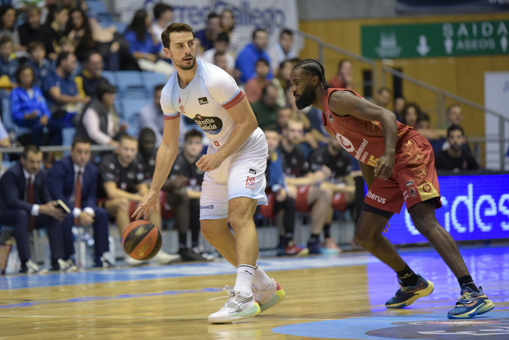 Monbus Obradoiro se presenta con una victoria muy sufrida (76-73)