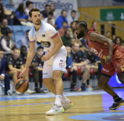 Monbus Obradoiro se presenta con una victoria muy sufrida (76-73)