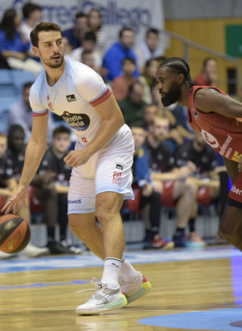 Monbus Obradoiro se presenta con una victoria muy sufrida (76-73)