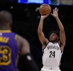 Thomas lidera el duro correctivo de los Nets a los Lakers